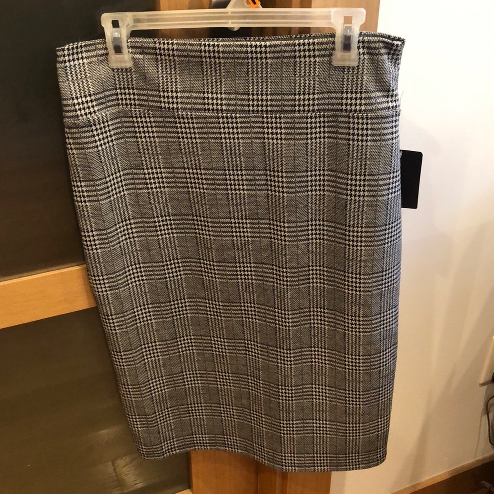 ‼️ DONATING SAT 7/20-NWT Plaid Grey Black White Pencil Skirt